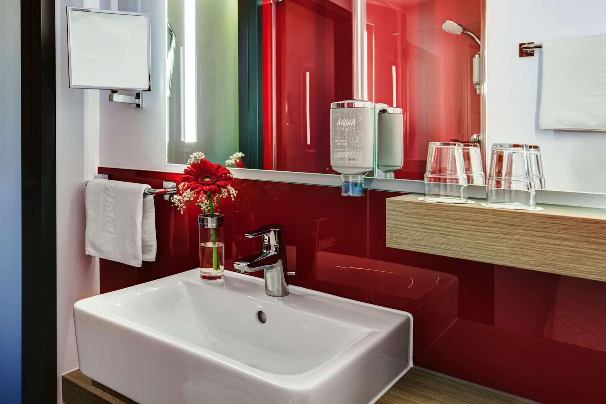 Intercityhotel Frankfurt Airport Франкфурт-на-Майне Экстерьер фото